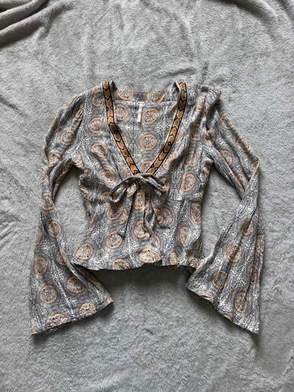 Free People Gray & Tan Printed Tie-Front Bell Sleeve Crop Top